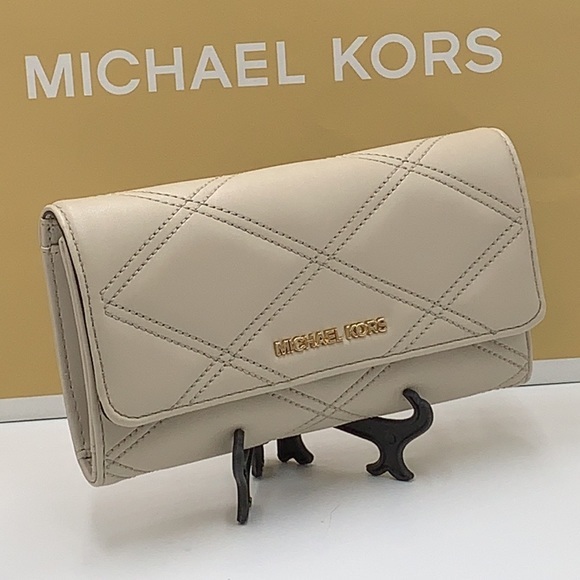 MICHAEL KORS JET SET TRAVEL LARGE TRIFOLD WALLET LIGHT SAND COLOR - Picture 1 of 16